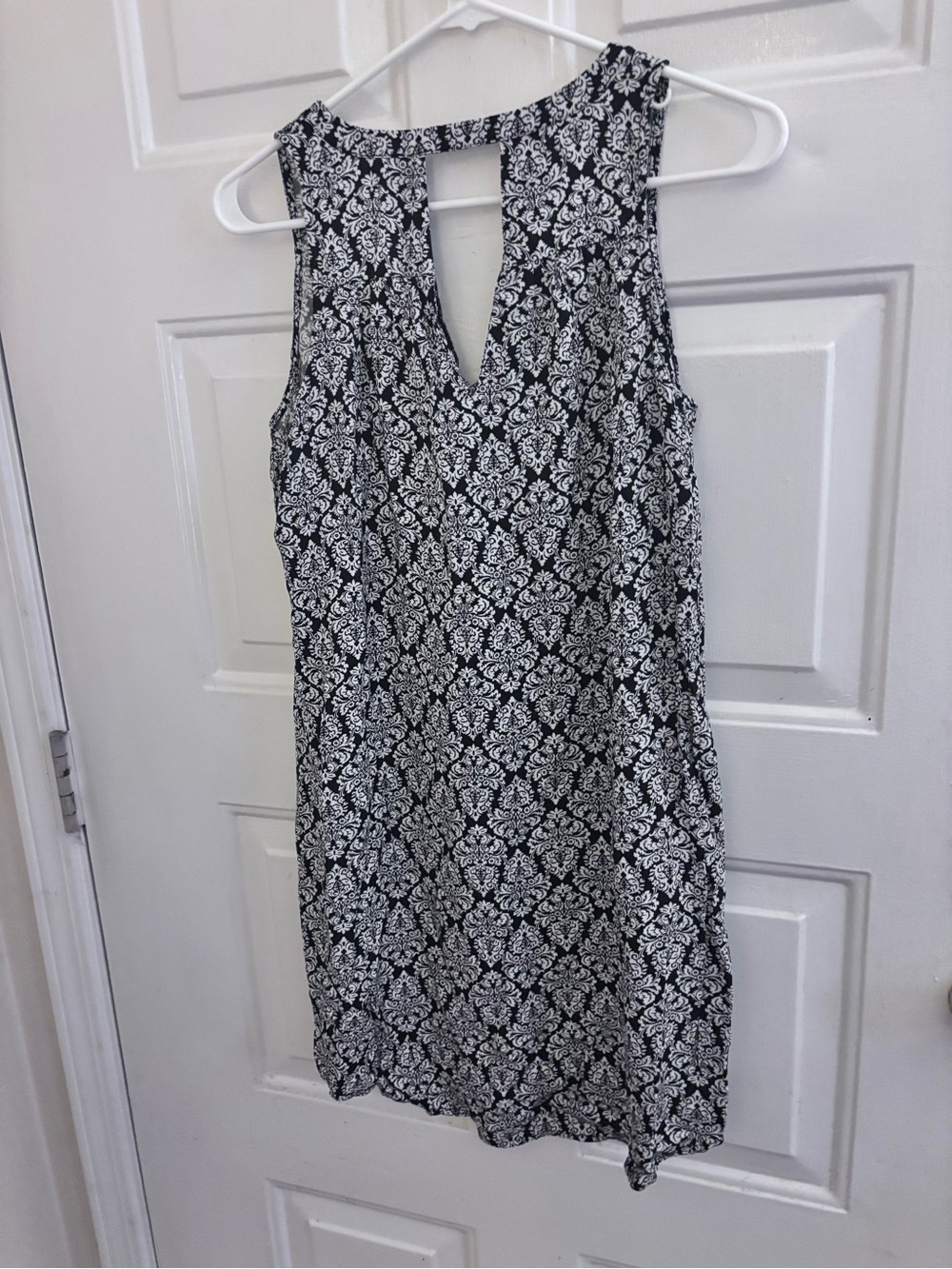 Old Navy Black and White Sleeveless Printed Shift Dress